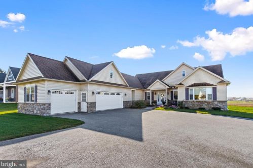 2360 Vw Dr, Lancaster PA  17602-1016 exterior