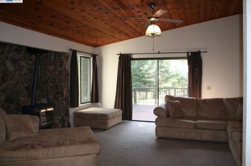 195 Celesta Dr, Grass Valley, CA 95945-5650
