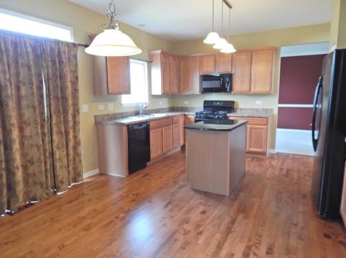 722 James Dr, Pingree Grove IL  60140-8291 exterior