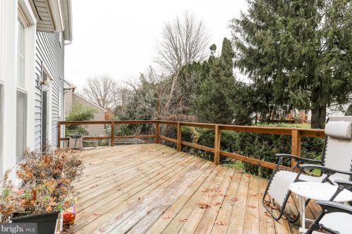 1546 Dunmore Dr, Lancaster PA  17602-1247 exterior