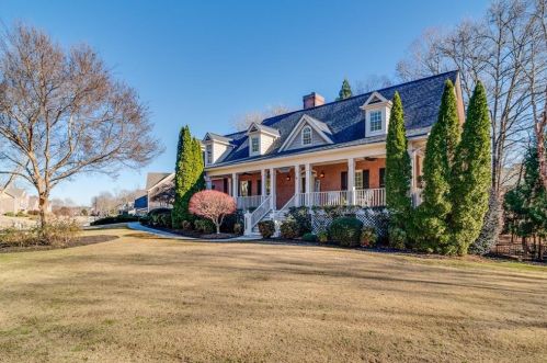 135 Tara Blvd, Loganville, GA 30052-4048