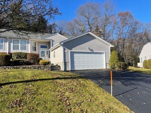 53 Hunters Run, Providence, RI 02904-3052