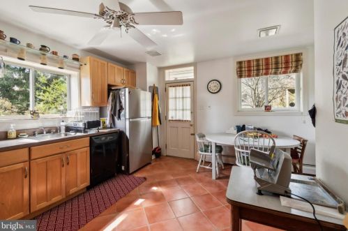 151 Gravers Ln, Philadelphia PA 19118-2806 exterior