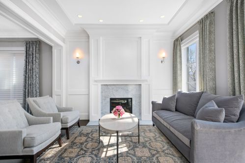 1458 Byron St, Chicago, IL 60613-2828
