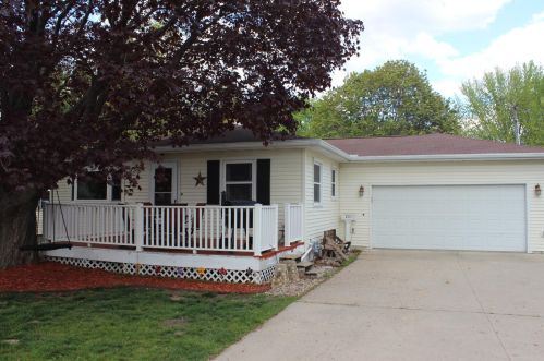 715 Gorman St, Blue Earth, MN 56013-2616