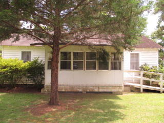 324 Leak St, Boston, GA 31626-4197