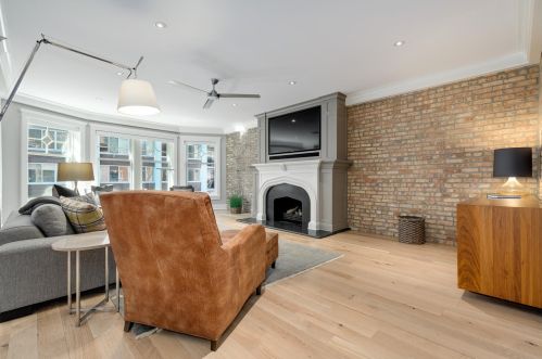 10 Schiller St, Chicago, IL 60610-6164