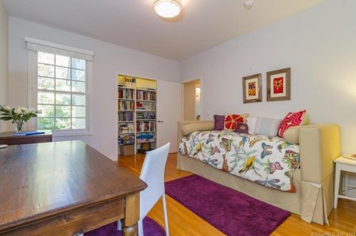 18 Betmarlea Rd, Norwalk CT  06850-2702 exterior