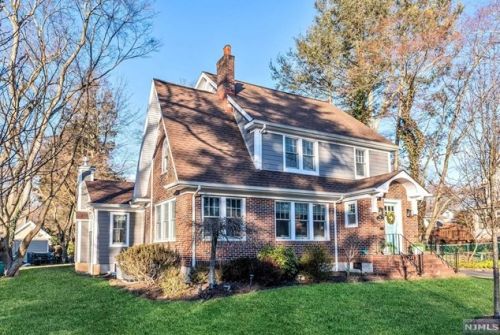 15 Homewood Ave, Allendale, NJ 07401-2215