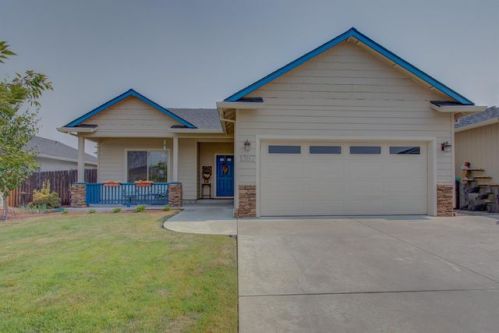 1387 Clearsprings Dr, Medford, OR 97501-8170