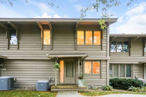 10329 Scarborough Rd, Minneapolis MN  55437-2547 exterior