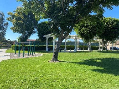 8 Henry, Irvine CA  92620-3256 exterior