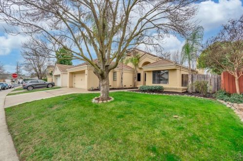 5101 Laguna Park Dr, Elk Grove, CA 95758-5201