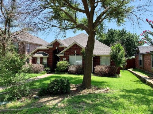 1875 Crestlake Dr, Rockwall TX  75087-2385 exterior