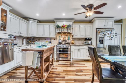 23 Mc Kinley Dr, Tinton Falls NJ 07712-2853 exterior