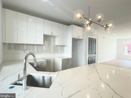 1437 4th St, Philadelphia PA  19147-5918 exterior