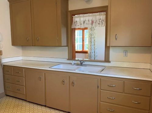 4 Harris Ave, Warren, RI 02885-2308