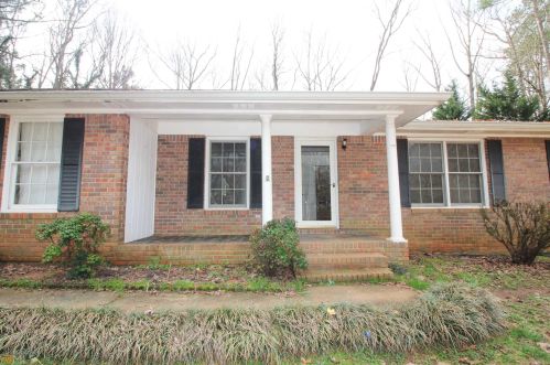 9 Hawthorne Dr, Newnan, GA 30263-3107