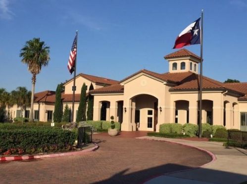 1605 Berlino Dr, Pearland, TX 77581-7571