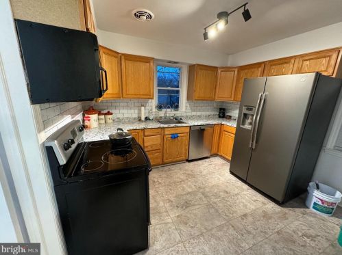 9522 Colesville Rd, Silver Spring MD  20901-4843 exterior