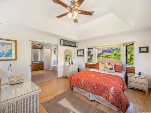 4561 Aukai Ave, Honolulu HI  96816-5209 exterior