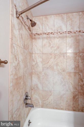 17 Valleybrook Dr, Lancaster PA  17601-4619 exterior