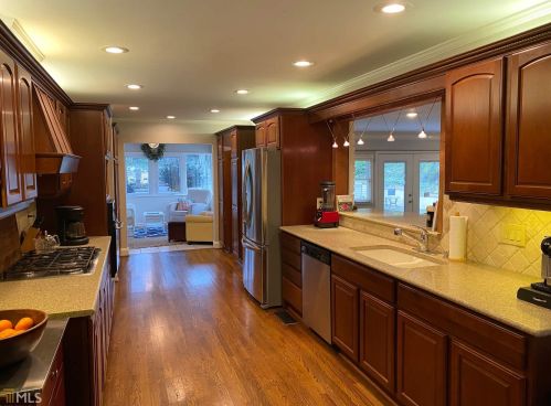 6845 Heathfield Dr, Atlanta GA  30328-2035 exterior