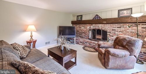 9010 Parliament Dr, Springfield VA  22015-2152 exterior