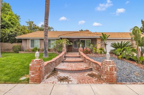 215 Ishbell Ct, Riverside, CA 92507-1105
