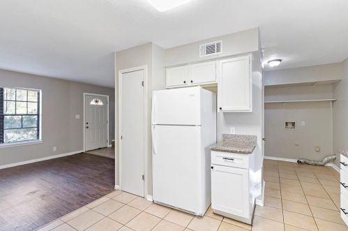 1700 Longview St, Conroe TX  77301-4078 exterior