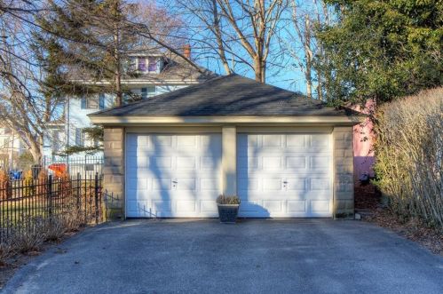 15 Admiral Kalbfus Rd, Middletown, RI 02840-1201
