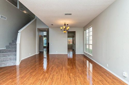 4621 Parkview Ln, Fort Worth TX  76137-5457 exterior