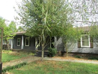 437 Rainbow Dr, Tullahoma, TN 37388-6451