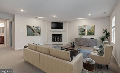 5601 Castlebury Ct, Springfield VA  22015-1883 exterior