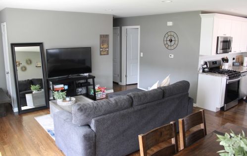 8332 Oconto Ave, Niles, IL 60714-2623