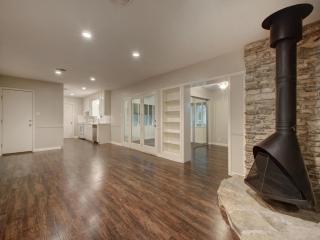 5912 Fairlane Dr, Austin TX  78757-4417 exterior