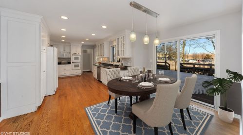 1070 Summit Dr, Bannockburn IL  60015-1823 exterior