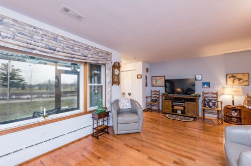 2112 Hawthorne Ln, Waukegan, IL 60087-2827