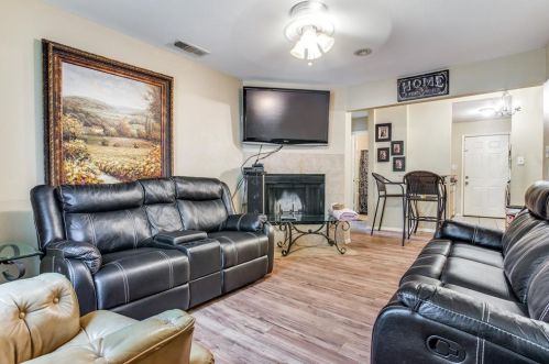 2656 Berryhill Dr, Fort Worth TX  76105-4604 exterior