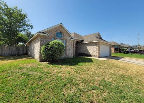 3428 Cobblestone Dr, Fort Worth, TX 76140-1231