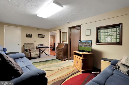 60 Baugher Dr, Hanover PA 17331-4004 exterior