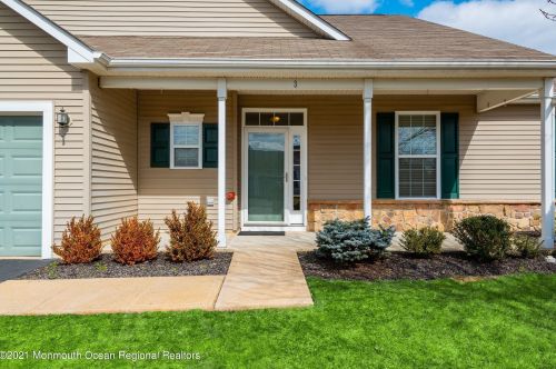 3 Tisdale Rd, Lakehurst, NJ 08759-5158