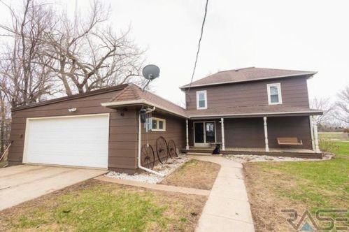 48174 268th St, Corson, SD 57005-7228