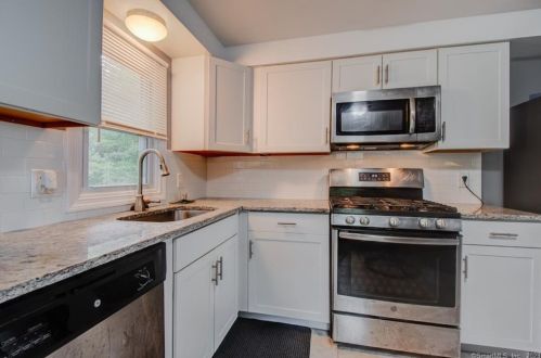 76 Cobblestone Ct, Torrington, CT 06790-4143