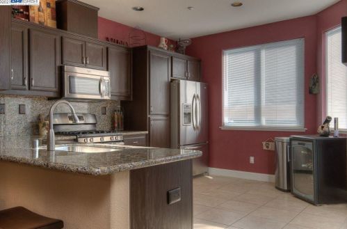 701 Berryessa St, Livermore, CA 94551-8890