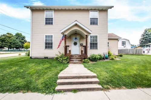 101 Cedar St, Beverly Manor, IL 61571-2709