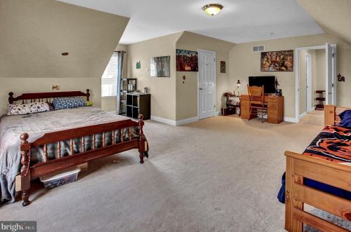 70 Pne Crk Dr, Carlisle PA  17013-9675 exterior