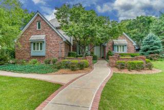 8807 Woodcrest Cir, Wichita, KS 67206-4035
