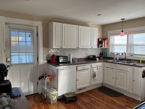 18 Ash St, Derry, NH 03038-2202