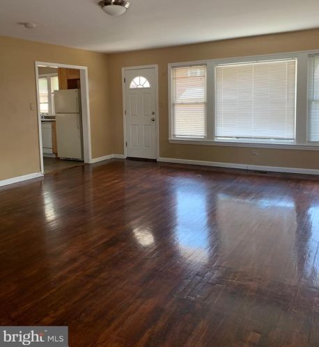 2110 Forest Glen Rd, Silver Spring MD  20910-1122 exterior